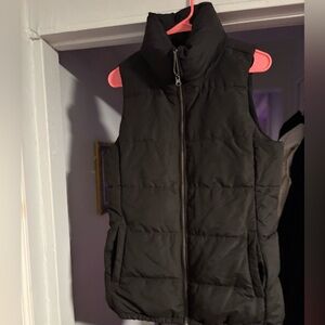 Black puffy  Old navy women’s  vest medium